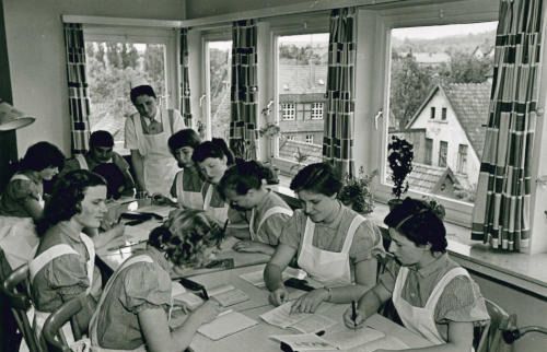 Pflegevorschülerinnen der Städt. Krankenanstalten Bielefeld, 1957